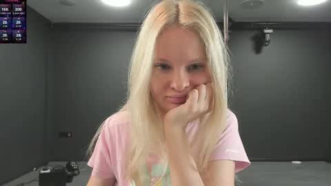 Snapshot of incredible__shell_ chatting on May 2026 08:14:02 PM Masha online show from May 2026 08:14:02 PM