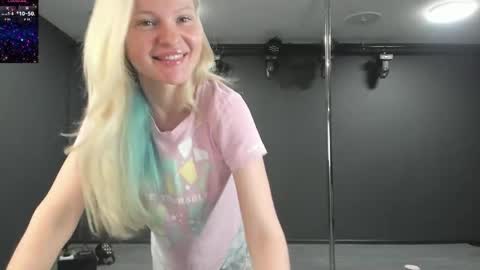 Snapshot of incredible__shell_ chatting on May 2026 07:53:02 PM Masha online show from May 2026 07:53:02 PM
