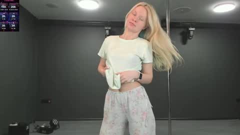 Snapshot of incredible__shell_ chatting on May 2026 10:14:02 PM Masha online show from May 2026 10:14:02 PM