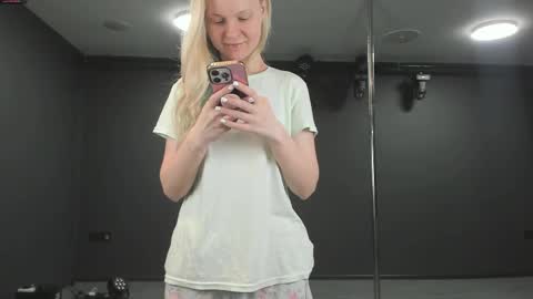 Snapshot of incredible__shell_ chatting on May 2026 08:14:02 PM Masha online show from May 2026 08:14:02 PM