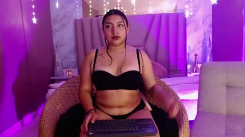Snapshot of incredible_foxxy chatting on June 2026 04:23:01 AM incredible_foxxy online show from June 2026 04:23:01 AM