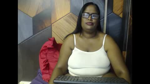 Snapshot of indiandeluxe chatting on November 2025 06:23:01 AM indiandeluxe online show from November 2025 06:23:01 AM