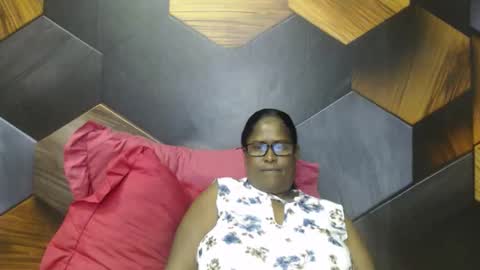 Snapshot of indiandeluxe chatting on November 2025 05:32:02 AM indiandeluxe online show from November 2025 05:32:02 AM