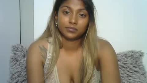 indianqtpie6 online show from November 2025 06:20:01 PM