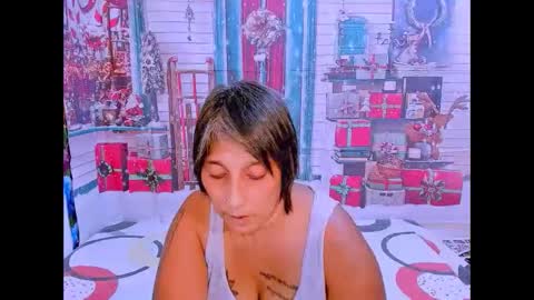 indianroxy27 online show from November 2025 04:44:01 PM