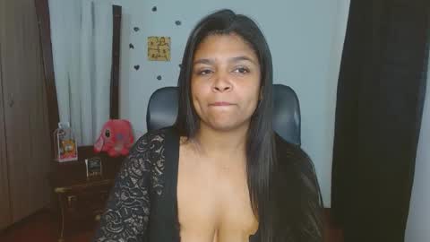 Snapshot of indica_18 chatting on September 2025 03:17:01 PM Aleja vallejo online show from September 2025 03:17:01 PM