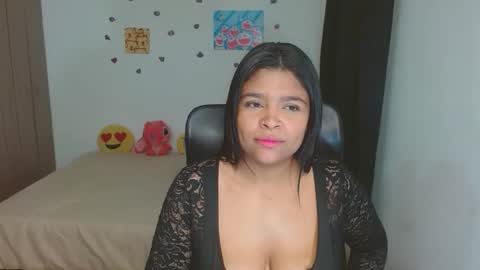 Snapshot of indica_18 chatting on November 2025 03:15:02 PM Aleja vallejo online show from November 2025 03:15:02 PM