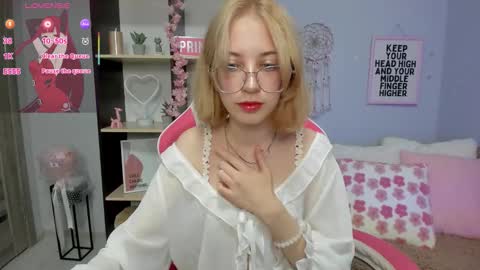 Mia online show from September 2025 07:10:02 AM