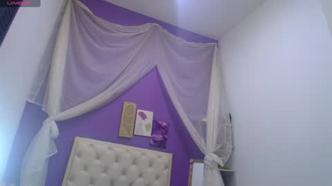 Snapshot of ingrid_casas chatting on December 2024 12:45:02 PM Ingrid petite online show from December 2024 12:45:02 PM