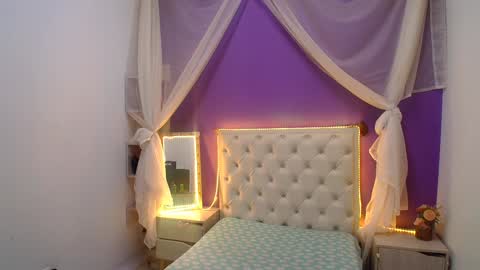 Snapshot of ingrid_casas chatting on December 2024 10:54:02 PM Ingrid petite online show from December 2024 10:54:02 PM