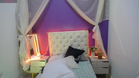 Snapshot of ingrid_casas chatting on January 2025 12:41:01 AM Ingrid petite online show from January 2025 12:41:01 AM