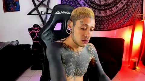 Snapshot of ink_u_buzz chatting on September 2025 09:20:02 PM Dani online show from September 2025 09:20:02 PM