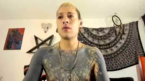 Snapshot of ink_u_buzz chatting on October 2025 02:40:02 PM Dani online show from October 2025 02:40:02 PM