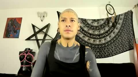 Snapshot of ink_u_buzz chatting on December 2025 12:04:02 AM Dani online show from December 2025 12:04:02 AM