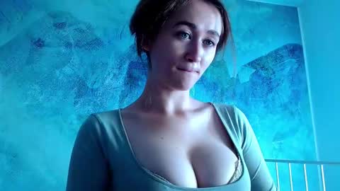 Lina online show from September 2025 03:25:01 PM