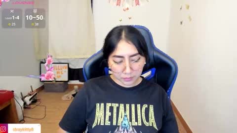 Luna        online show from February 2026 09:59:02 PM