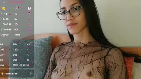 Snapshot of innocentlatiina chatting on January 2025 11:07:01 PM Laroa online show from January 2025 11:07:01 PM