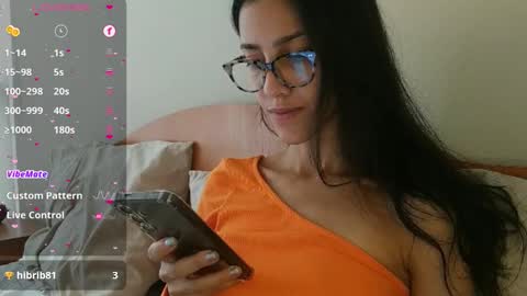 Snapshot of innocentlatiina chatting on January 2025 06:54:01 PM Laroa online show from January 2025 06:54:01 PM