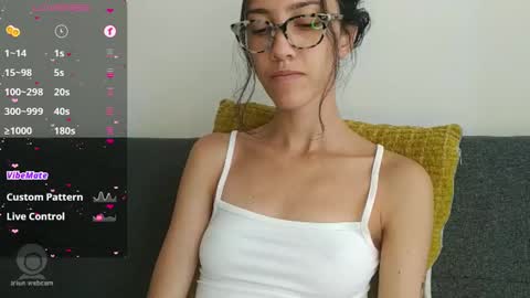 Snapshot of innocentlatiina chatting on February 2025 03:36:02 PM Laroa online show from February 2025 03:36:02 PM