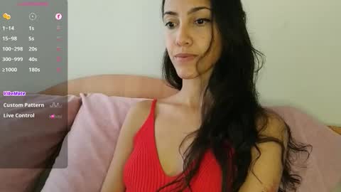 Snapshot of innocentlatiina chatting on September 2025 10:10:02 PM Laroa online show from September 2025 10:10:02 PM