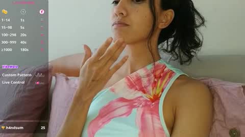 Snapshot of innocentlatiina chatting on September 2025 07:06:02 PM Laroa online show from September 2025 07:06:02 PM