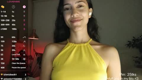 Snapshot of innocentlatiina chatting on May 2026 10:18:02 PM Laroa online show from May 2026 10:18:02 PM