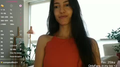 Snapshot of innocentlatiina chatting on May 2026 05:51:02 PM Laroa online show from May 2026 05:51:02 PM