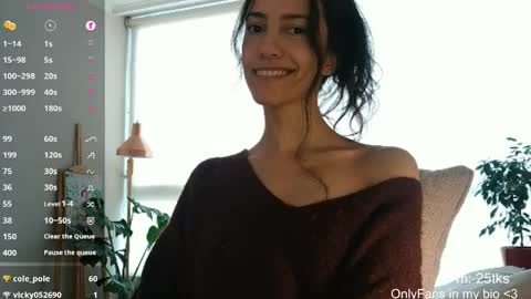 Snapshot of innocentlatiina chatting on May 2026 04:14:02 PM Laroa online show from May 2026 04:14:02 PM