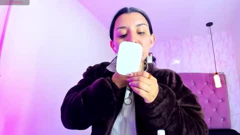 iris_77 online show from October 2025 05:13:02 PM