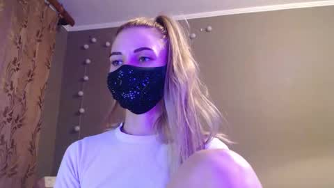 Snapshot of iris_lave chatting on September 2025 04:18:01 PM Lily online show from September 2025 04:18:01 PM