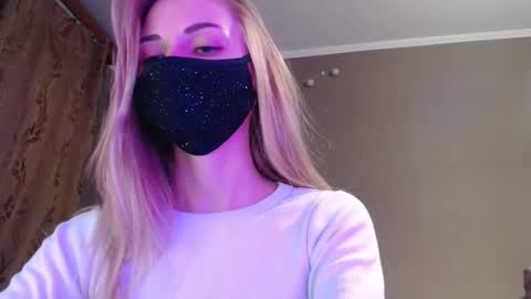 Snapshot of iris_lave chatting on September 2025 04:11:01 PM Lily online show from September 2025 04:11:01 PM