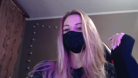 Snapshot of iris_lave chatting on October 2025 03:24:01 PM Lily online show from October 2025 03:24:01 PM