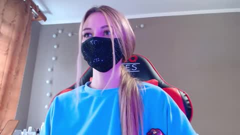 Snapshot of iris_lave chatting on October 2025 12:28:02 PM Lily online show from October 2025 12:28:02 PM