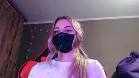 Snapshot of iris_lave chatting on October 2025 03:44:01 PM Lily online show from October 2025 03:44:01 PM