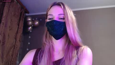 Snapshot of iris_lave chatting on November 2025 06:19:01 PM Lily online show from November 2025 06:19:01 PM