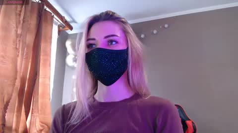 Snapshot of iris_lave chatting on November 2025 12:04:01 PM Lily online show from November 2025 12:04:01 PM