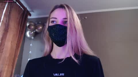 Snapshot of iris_lave chatting on November 2025 12:49:01 PM Lily online show from November 2025 12:49:01 PM