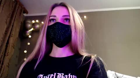 Snapshot of iris_lave chatting on November 2025 07:27:01 PM Lily online show from November 2025 07:27:01 PM