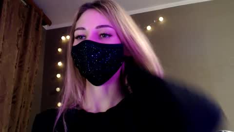 Snapshot of iris_lave chatting on November 2025 05:16:01 PM Lily online show from November 2025 05:16:01 PM