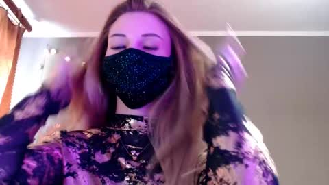 Snapshot of iris_lave chatting on April 2026 01:20:01 PM Lily online show from April 2026 01:20:01 PM