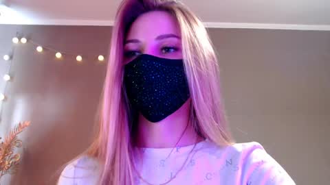 Snapshot of iris_lave chatting on May 2026 02:44:02 PM Lily online show from May 2026 02:44:02 PM