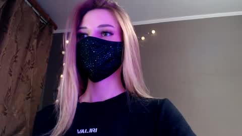 Snapshot of iris_lave chatting on May 2026 05:42:04 PM Lily online show from May 2026 05:42:04 PM