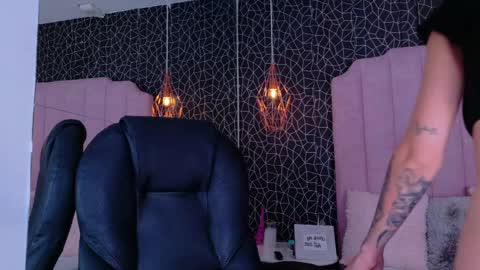 Snapshot of irisdelavega_ chatting on April 2026 02:03:01 PM Iris online show from April 2026 02:03:01 PM