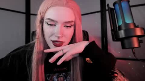 Miss Iris Fansly Miss Iris new inst.  online show from February 2025 02:02:01 PM