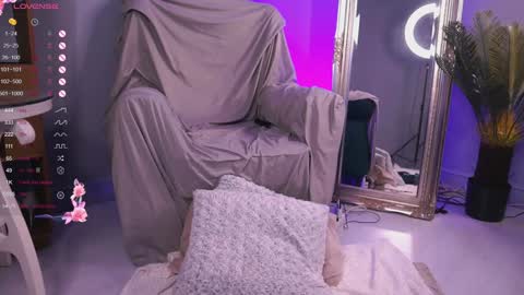 Snapshot of irisreynolds chatting on December 2024 08:52:01 AM Maria online show from December 2024 08:52:01 AM