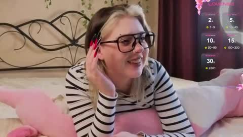 Snapshot of irissocute chatting on September 2025 08:27:01 AM I am Cutie Iris3 online show from September 2025 08:27:01 AM