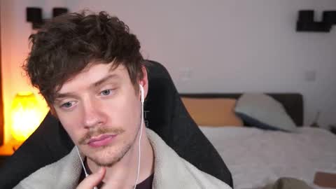 Sam online show from October 2025 03:53:01 PM