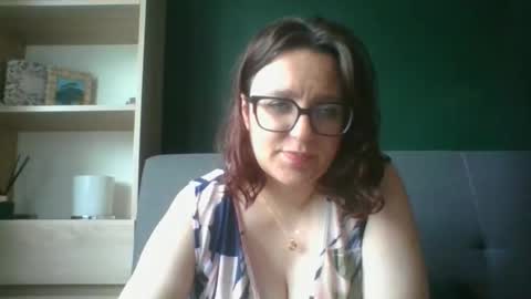 Snapshot of irresistibleparis chatting on June 2026 05:20:01 AM Paris online show from June 2026 05:20:01 AM