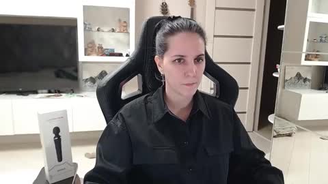 Irwi Tomboy online show from February 2025 07:29:01 PM