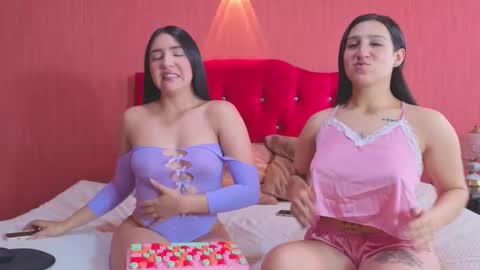 Snapshot of isa_and_nata chatting on October 2025 01:32:01 PM Isa and Natasha online show from October 2025 01:32:01 PM